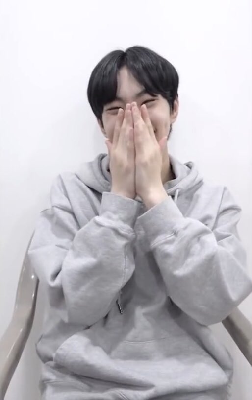 babypiewon's tweet photo. 엔하이픈 팬싸 해본 적 없을 때 영통 팬싸 시뮬레이션 돌리는 영상이 있는 거 아시는 분..
https://t.co/Qbl2ZVZNoI https://t.co/rHSwyliEmW