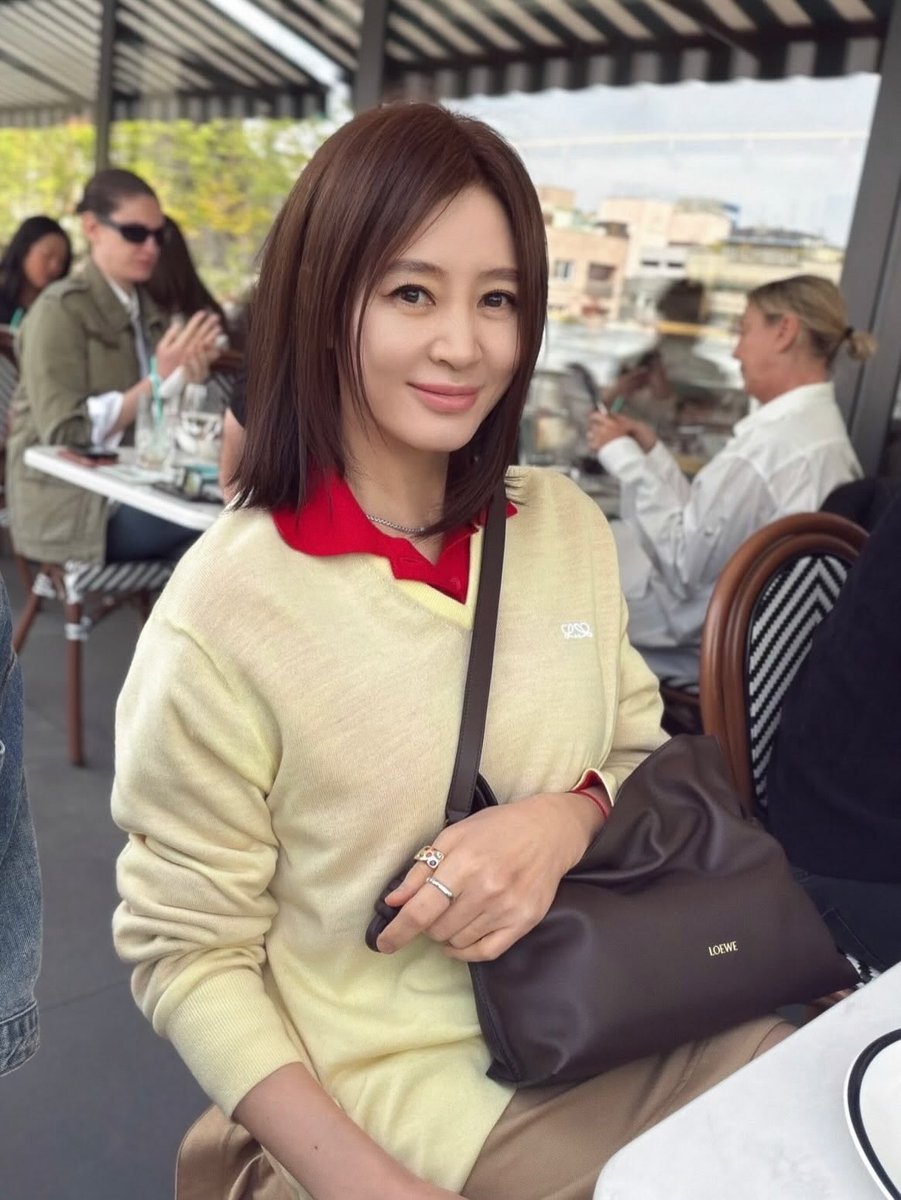 luv_hyesookim's tweet photo. สวยไม่เคยสร่าง กาลเวลาเอาไม่อยู่จริงๆ สวยเป็นแก้วเป็นแสงทุกยุคทุกสมัย กราบบบบ!! 🥰🍷 https://t.co/jNiKghdDj3