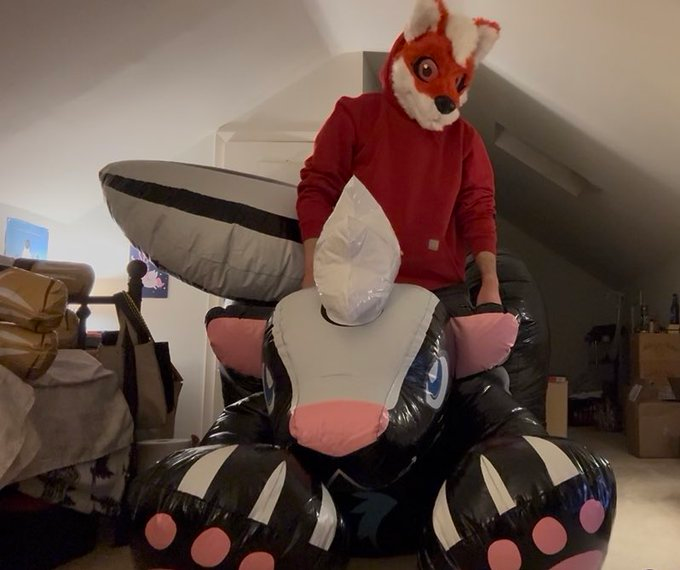 2000Defqon's tweet photo. @fivecentfox So that  is not you in the picture? Amber thought it was you at 1st but you're not into inflatables. But please, don't buy the mask and be careful what you post online. https://t.co/jQ6y08DvVN