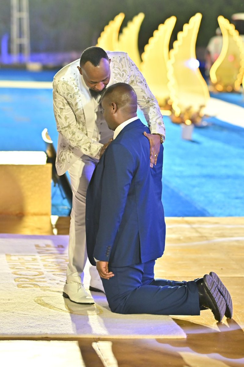 AnnShineMubeezi's tweet photo. @Prophet_elvis carries an anointing that plants and apoints leaders.

He is the Prophet to the Nations.
#ProphetElvisMbonye https://t.co/ocWVJfMzhx