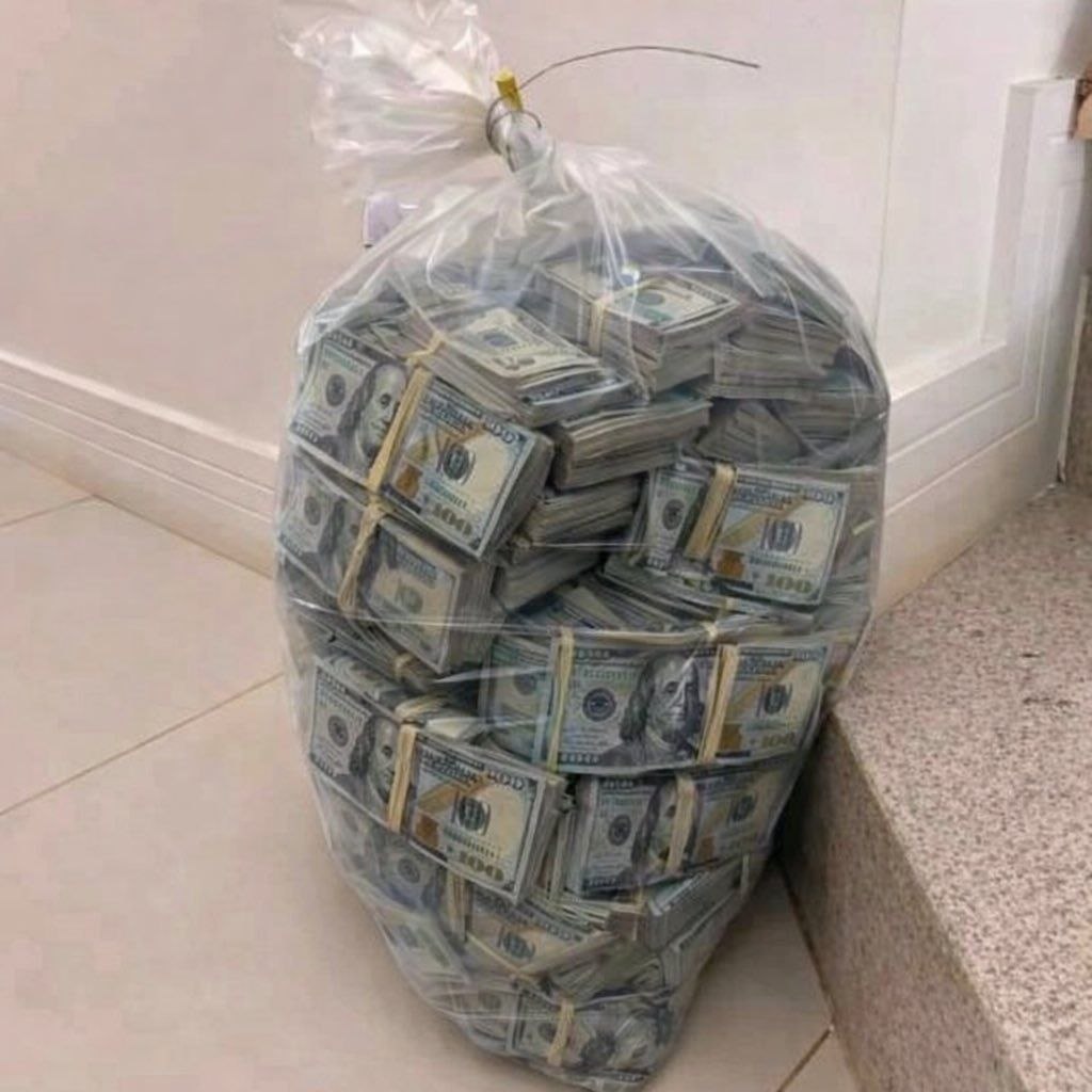 Talklezz's tweet photo. The only burden I'm willing to carry this June  😊 https://t.co/K8rgQZmbBM