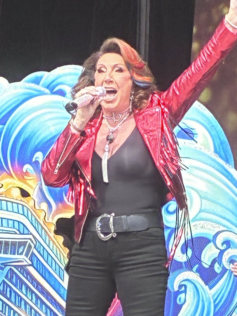 TeamJMD's tweet photo. The Mighty Hoopla - you were everything… actually @TheJaneMcDonald you were everything. https://t.co/VHCdasRnig