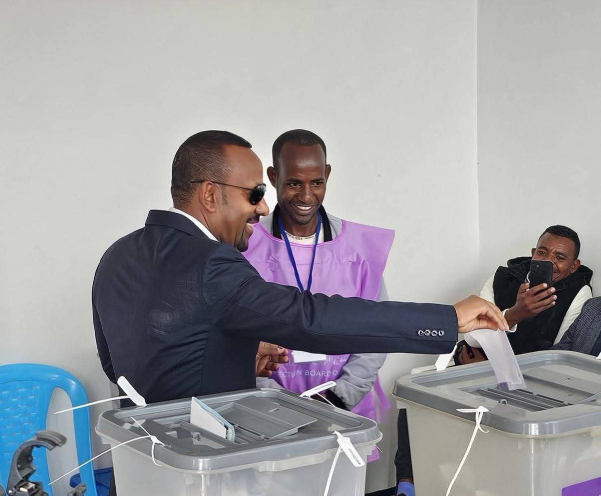 fish2952's tweet photo. ETHIOPIA is voting! https://t.co/TSsMmsdYTZ