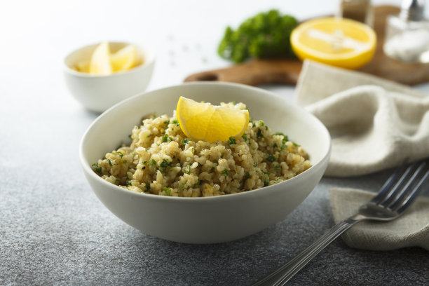 soane5's tweet photo. Just whipped up garlic butter grilled shrimp with lemon u0026 parsley on a bed of quinoa—quick, flavorful, and totally homemade comfort! ； https://t.co/eaXIrG8qbz