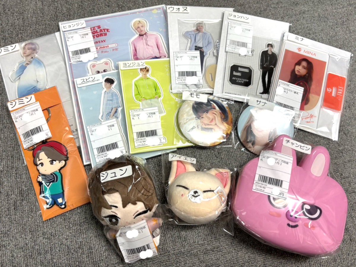 janiland's tweet photo. 🫧K-POP公式グッズ 期間限定POPUP🫧
＼ 兵庫県で開催決定🐙 ／

📍 未来屋書店 加古川
　兵庫県加古川市平岡町新在家６１５－１　イオン加古川店３Ｆ
🕙 9:00~21:00
📅 6月6日(土)〜8月23日(日)

スタランド(ジャニーズグッズ)同時開催✨公式グッズ/トレカ/ペンライト/ CDなど販売予定です🛒

🎀 販売グループ一覧 🎀
#BTS / #SEVENTEEN / #TWICE / #StrayKids

お友達、ご家族と一緒にぜひご来店ください🤲🏻心よりお待ちしております❣️

#PlusK #KPOP #POPUP #スタランド #トレカ