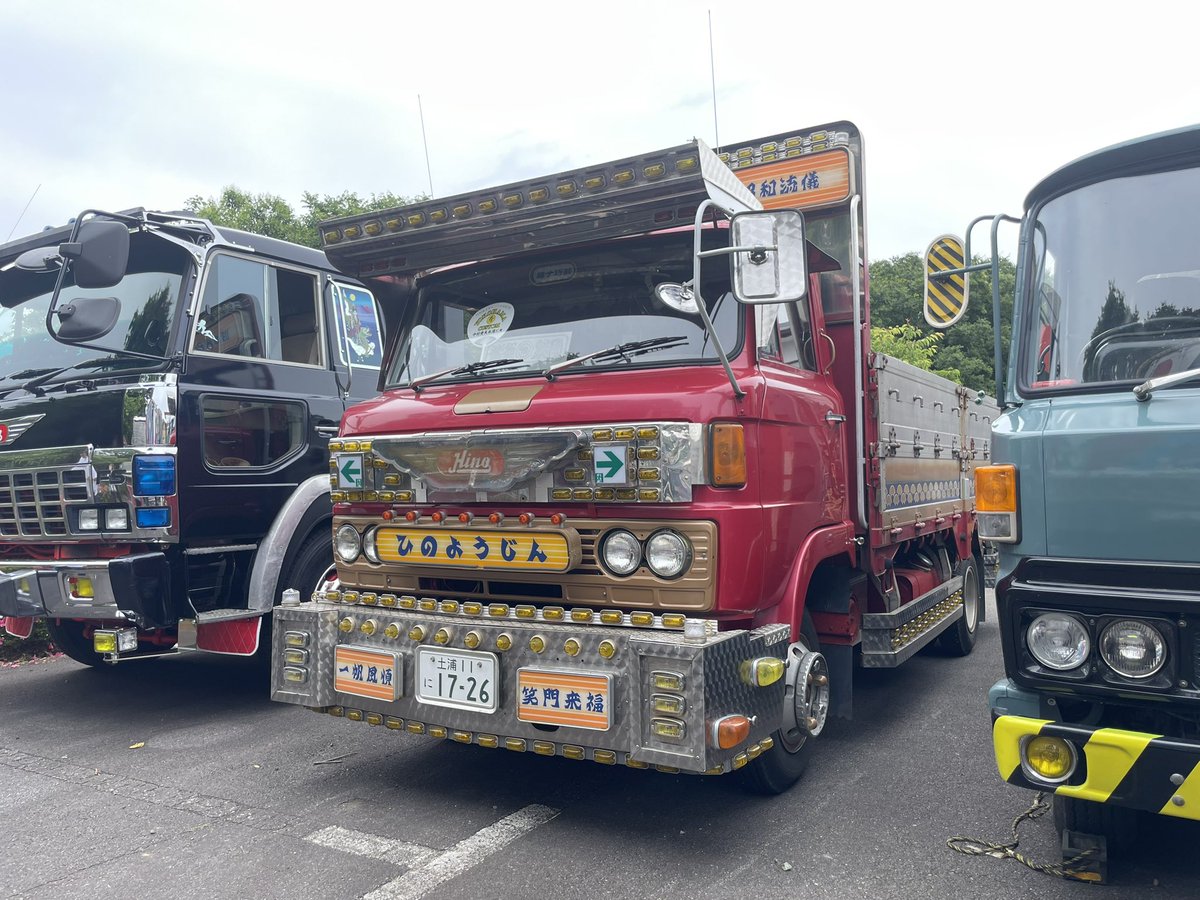 MSV180180's tweet photo. 昨日の昭和の商用車大集合！厳選して🐬
#デコトラ https://t.co/JdpUKFawOl