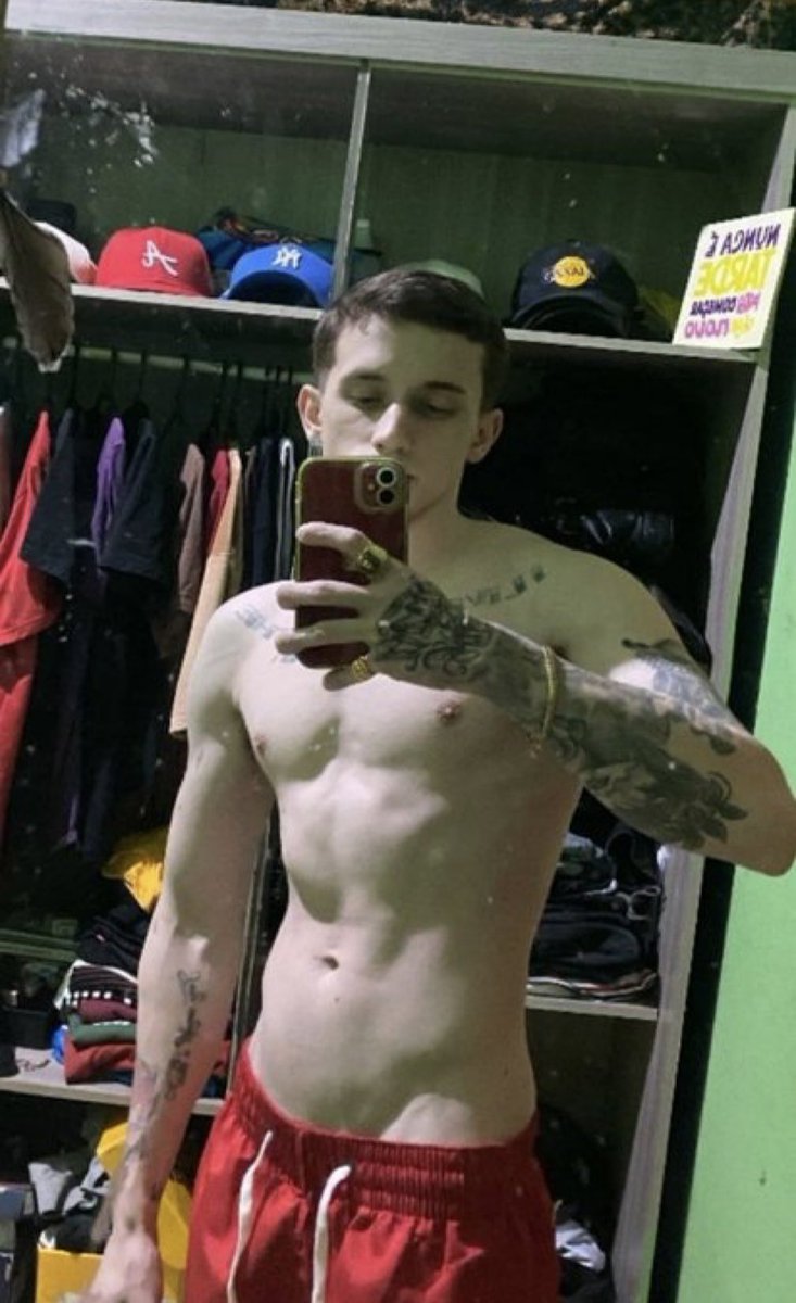 nomasviendo666's tweet photo. Este hetero guapísimo me dejó sin palabras 😳🤤🔥😈 https://t.co/ZVP5yCYShU