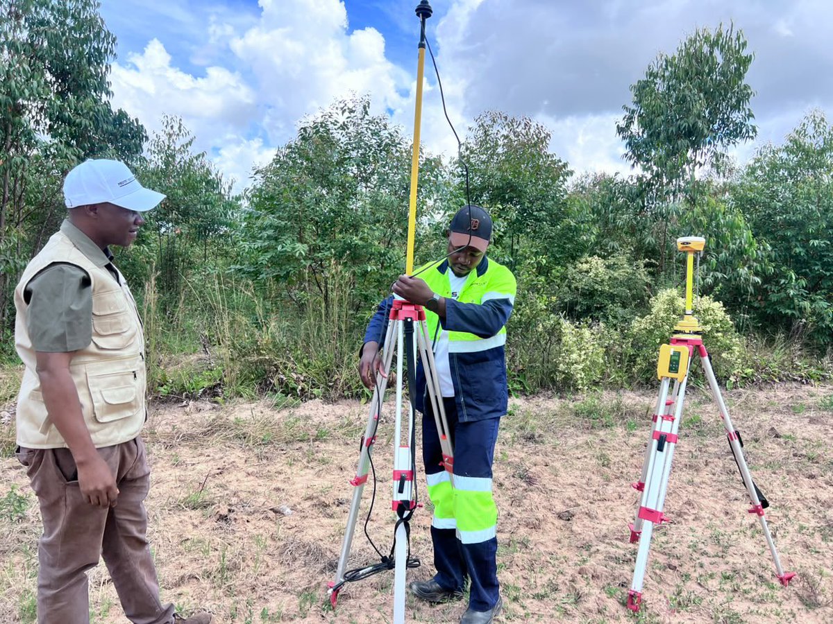 PenzuraWacho's tweet photo. In 2020, when I was still doing Land Surveying, I met @wenceslous7 in the field &amp; he invited me to his drone classes at @afrostaincolleg. To put it briefly, these guys are doing a great job teaching drone operations, crop monitoring, soil testing, land-use planning https://t.co/phpvE5bGDX