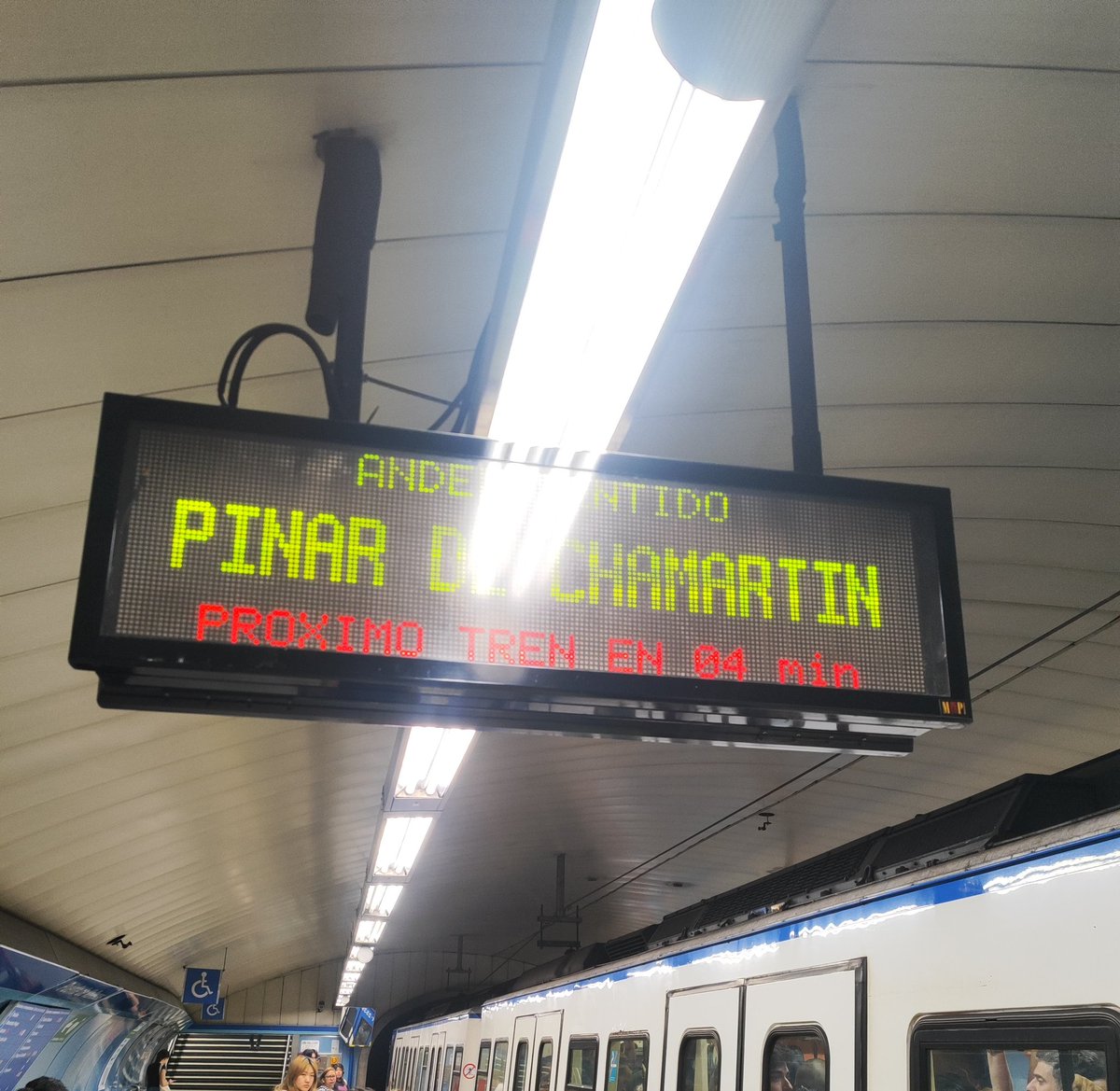 sinjuanconde's tweet photo. ¿Guardando todos los trenes para el papa,@metro_madrid ?.
Puente de Vallecas,8:30 de la mañana https://t.co/yOFzfgGgjU