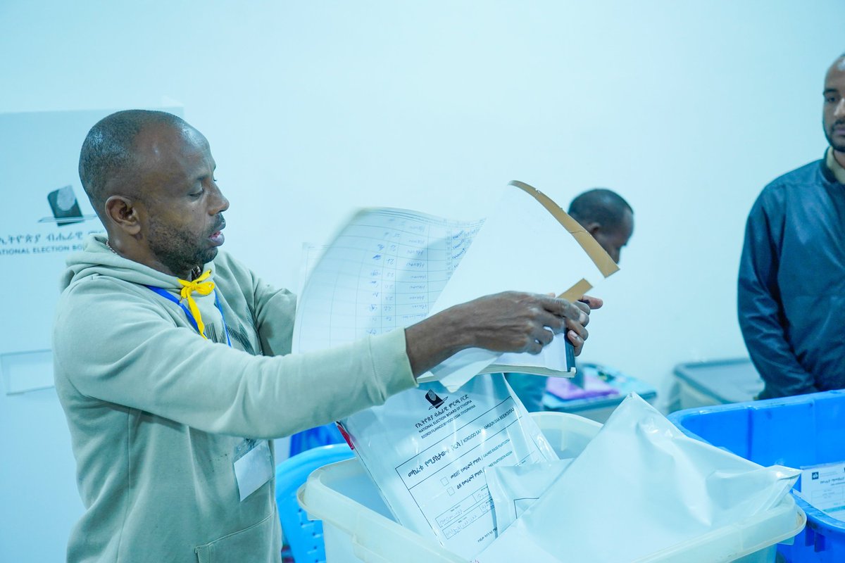 dany_daba's tweet photo. Trust starts at the ballot box
Election officials across the country finalize ballot box sealing and documentation processes to ensure transparency and accountability before voting begins.
At Beshasha polling station
#EthiopiaVotes #ElectionDay #DemocraticProcess https://t.co/dNQxHnpURJ