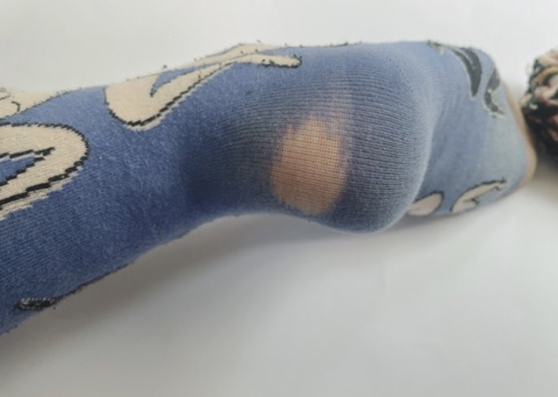 rei_paraphilia's tweet photo. つま先も踵もはち切れそうになるまで履き倒した🧦もあります😌

何となく気分でお譲りしようかなと😌 https://t.co/DAQ1emoKaR