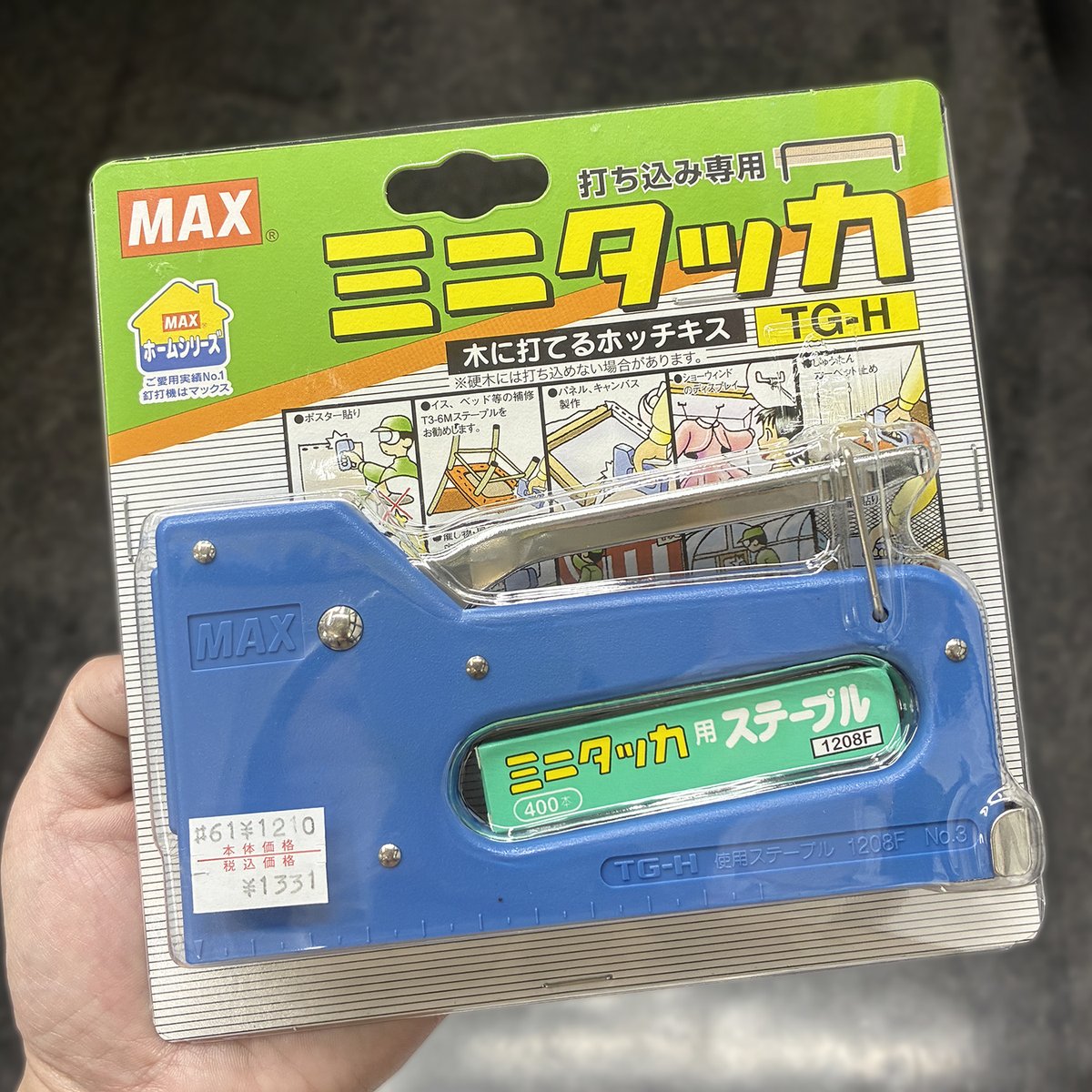 LEMONGASUI's tweet photo. 🍋おすすめ商品🍋
木にも打ち込み可能な「MAX ミニタッカ TG-H」！
パネルやキャンバスへの布張り、ポスター貼りや展示会のディスプレイなど、様々な用途で活躍してくれるコンパクトなタッカです。

📍本店3階
オンラインショップ👉https://t.co/ReCN56zAzi

#レモン画翠 #建築模型 https://t.co/hAAkdRJax4