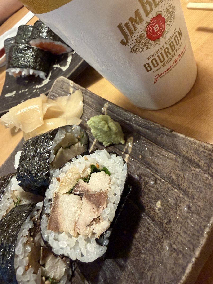 e_system_go's tweet photo. 昼過ぎからお寿司で呑む
久しぶりの平日休み

満喫ですわ👍 https://t.co/TlusGr5eP9