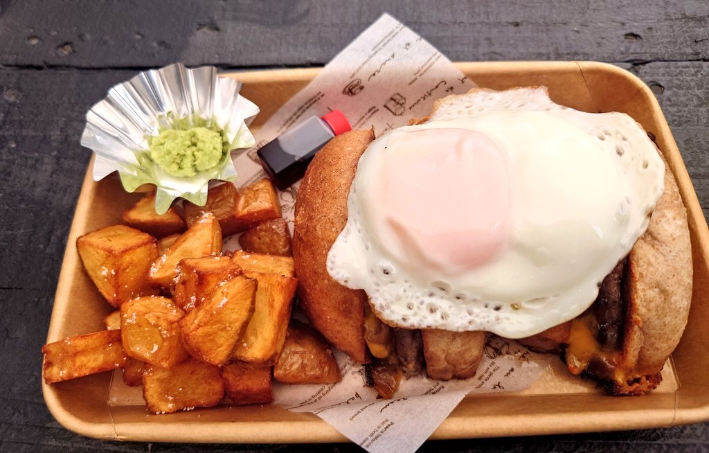 tsukakun06's tweet photo. @briskstand 今回は札幌店に
行けなかったですが😢
先日に表参道で
ONI BURGER 👹
食べました😋
とても美味しかったです✌️

また食べに行きます🍔 https://t.co/1k50p4bf1S