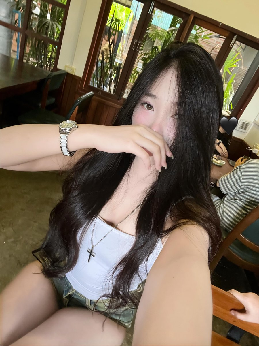 baob520's tweet photo. 😳好害羞哦～沒戴奶罩出門，奶奶走路一直晃…
我都不敢加快腳步了 感覺超明顯…你們覺得色不色呀？
#無奶罩 #走路晃 #羞澀 #色色 #誘惑日常 https://t.co/v86KUwk956