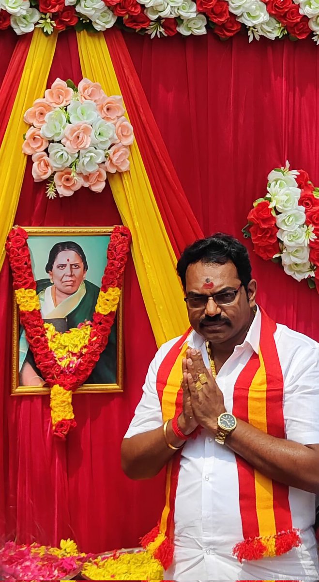 PookadaiKumar's tweet photo. இன்று நமது கொள்கைத் தலைவர்களில் ஒருவரும், மக்கள் நலப் பணிக்காக தன்னை அர்ப்பணித்த மக்கள் சேவகர் அஞ்சலை அம்மாள் அவர்களின் பிறந்த தினத்தை முன்னிட்டு, அவரது திருவுருவப் படத்திற்கு மாலை அணிவித்து மரியாதை செலுத்தப்பட்டது. 

@TVKVijayHQ @BussyAnand @AadhavArjuna #TVKVijay‌ https://t.co/ctFnopBQ6E