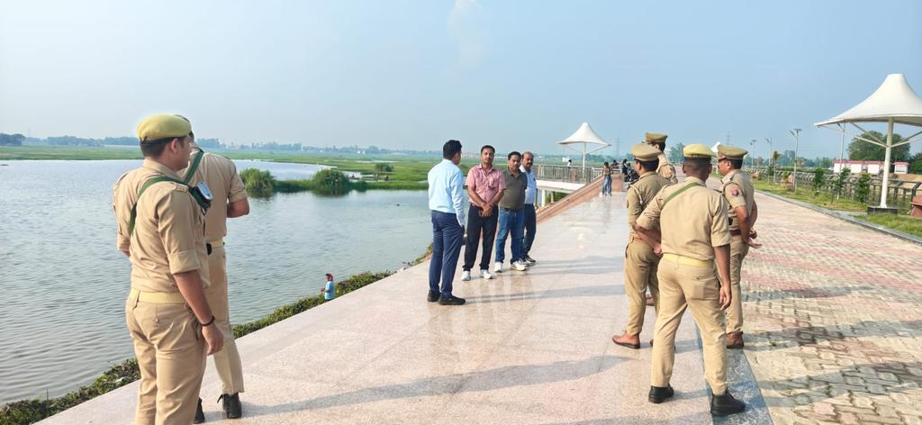ProjectsLucknow's tweet photo. माo मुख्यमंत्री @myogiadityanath जी द्वारा जनपद गोरखपुर में चिलुआताल पर्यटन विकास योजना के 02.06.2026 को प्रस्तावित लोकार्पण हेतु प्रचलित विकास कार्यों का वरिष्ठ पुलिस अधीक्षक महोदय द्वारा निरीक्षण किया गया।
#quality #transparency #Timeline 
@swatantrabjp 
@jaiveersingh099 https://t.co/KHrenalMbX