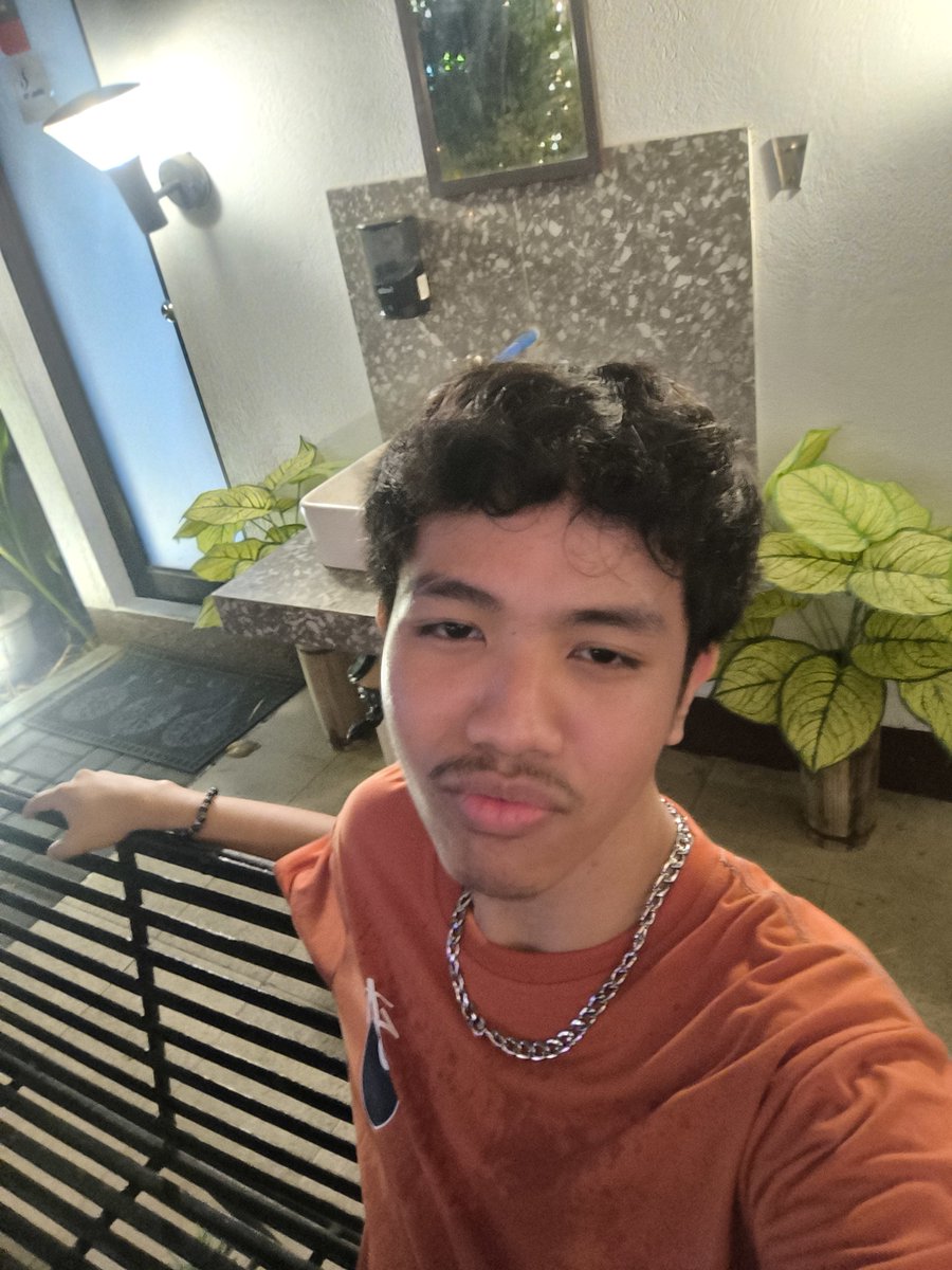 keitaishorny's tweet photo. IG vs X 😝 https://t.co/iw1jwk3V8M