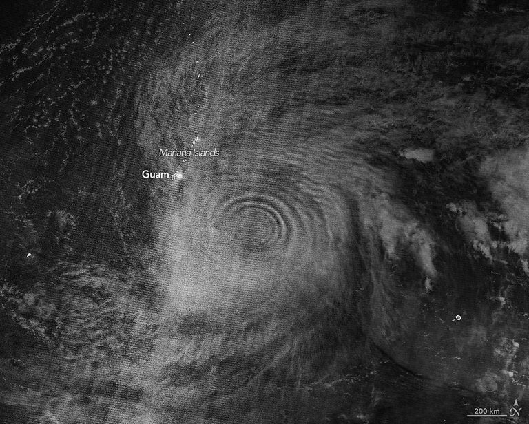 StateofMind_02's tweet photo. Did you know a super typhoon can affect the atmosphere more than 80 km above Earth?

When Super Typhoon Sinlaku rapidly strengthened into a Category 5-equivalent storm in April 2026, satellites detected giant atmospheric gravity waves rippling upward into the mesosphere.

These waves were created by powerful thunderstorm towers around the typhoon's eye, acting like a stone dropped into a pond, except the ripples traveled through the atmosphere.

It's a reminder that extreme weather doesn't just impact the ocean and land below; it can send energy all the way to the edge of space.