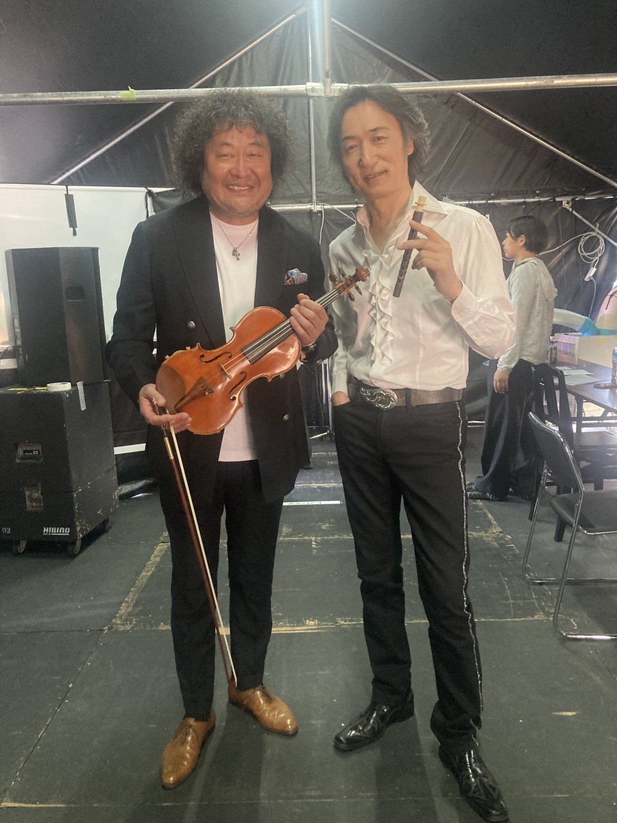 htogi999's tweet photo. 久々の葉加瀬太郎音楽祭出演
@上賀茂神社
オーケストラと共にオリジナル曲の「星空につつまれて」
バンドと共に「クィーンメドレー」
オーケストラとバンドと共にオリジナル曲「New ASIA」　気持ちいい！
めちゃくちゃ暑かったけど、楽しかった！

#葉加瀬太郎音楽祭
#葉加瀬太郎 https://t.co/4aLn4wsUGk