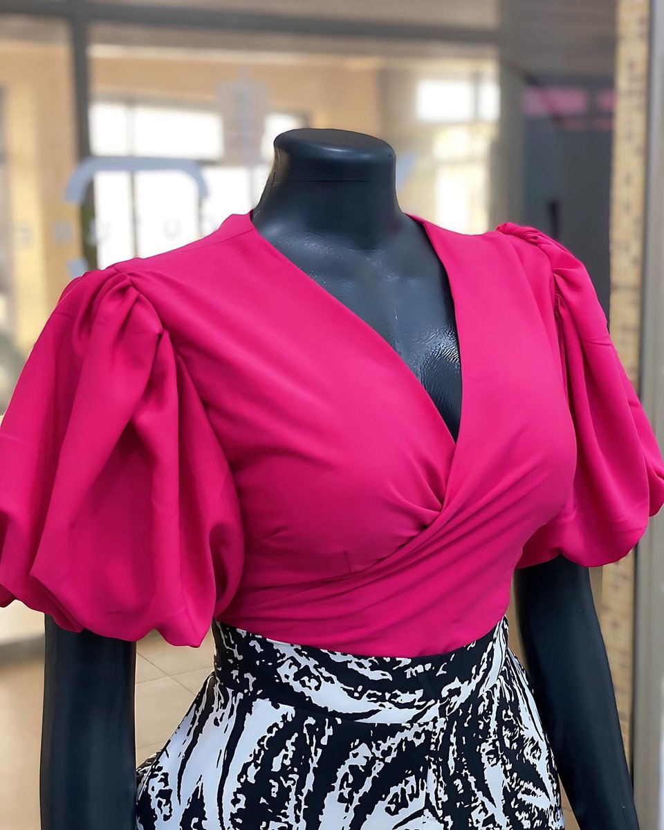 gbogboniche's tweet photo. would you buy this top if it was sold for 15,000 naira? https://t.co/E0eJDSFnnl