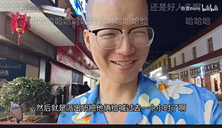 rocwang1911's tweet photo. 環衛工薪資成國家機密？B站網友披露底層真相連累父母遭傳喚

5月1日，淪陷區一名影音平台B站（Bilibili）的網友，因在網路上公開環衛工人（清潔工）的具體工作時間與薪資待遇，竟被指控涉嫌「洩露國家機密」。其父母隨即遭到地方派出所無理傳喚與約談，荒謬的「連坐式維穩」再度引發災胞強烈驚恐。

在偽政權極力營造大國崛起的虛假表象下，基層環衛工領著極其微薄的薪水、幹著最重體力活的生存困境，早已是普遍現象。然而，當熱心災胞試圖將這些真實數據公諸於世時，這些底層的生存血淚與勞動壓榨，卻在一夕之間被官方劃定為不可觸碰的政治禁區。

事實上，這類將民生問題無限上綱至國家安全的手段，在淪陷區早已常態化。當局不思改善基層勞工權益，反而全面封殺揭露真相的嘴巴，甚至株連家屬。災胞們對此無奈嘲諷：「底層的窮，原來就是不可說的最高機密。」這種株連無辜的極端言論審查，無疑是打了偽政權宣稱「幸福社會」一記響亮的耳光。

對自由地區的我們而言，勞動條件與薪資透明是保障人權的基礎，但在極權統治下，講真話卻成了最危險的罪行。偽政權連環衛工的工時薪資都要當作機密來防範，映射出體制骨子裡的極度自卑與恐懼。當揭露貧困成了罪行，我們所看到的，只是一個靠威脅家屬與強制噤言粉飾出的蒼白「偽盛世」。

#言論審查 #偽政權 #文字獄 #環衛工 #底層真相