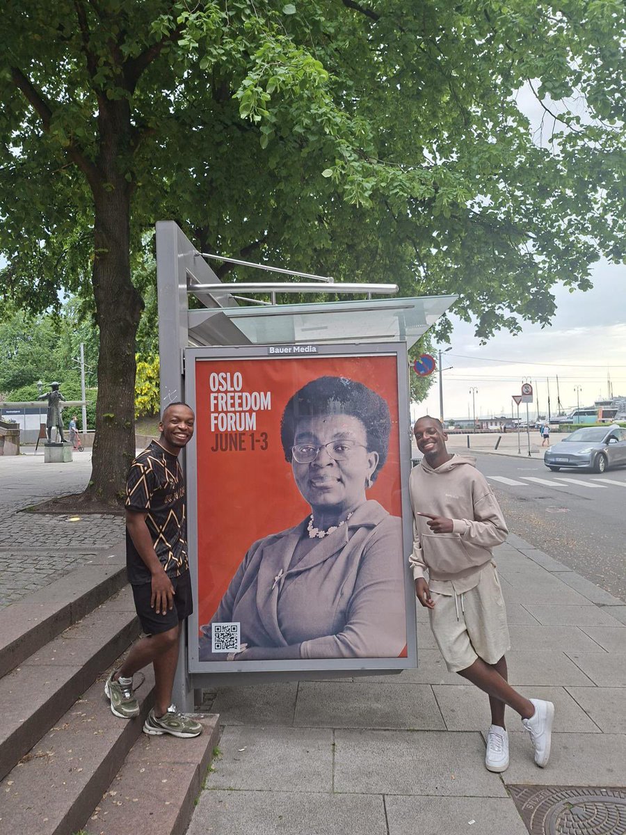 ApdliaA's tweet photo. 📍🇳🇴 À #Oslo, les deux fils de Mme @VictoireUmuhoza se tiennent fièrement aux côtés de l’affiche annonçant sa participation à l’#OsloFreedomForum.

Un symbole fort de Courage, de Dignité et d’Espoir pour la Liberté, la Démocratie et la Justice. ⚖️

#OFF2026 #APDLIA @HRF @hrw https://t.co/55kqwKAVf9