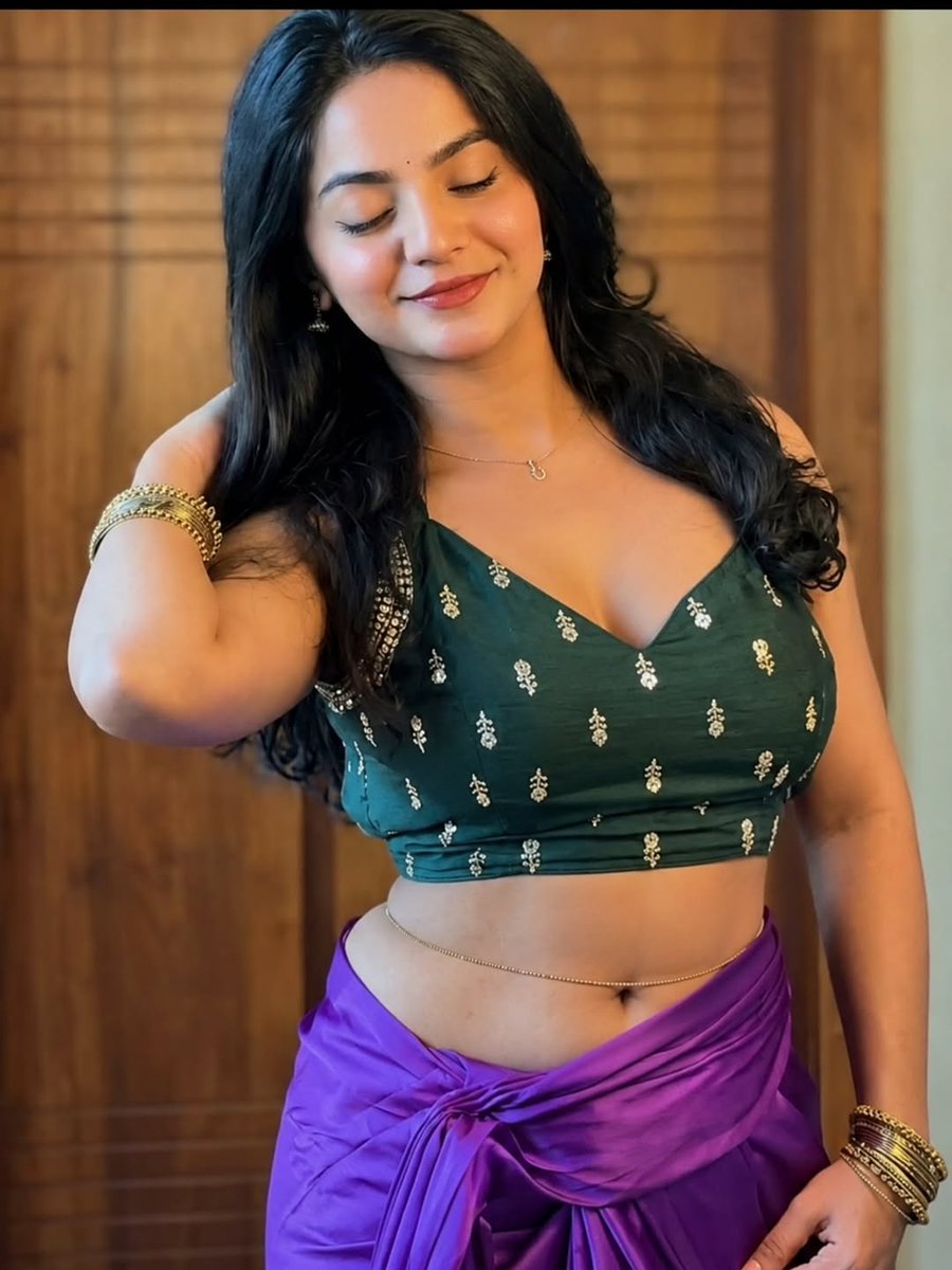 Nisha_vj_'s tweet photo. Unlocking Haritha exclusive hot content 💚

Thread 🧵 https://t.co/qVqSNCRKgK