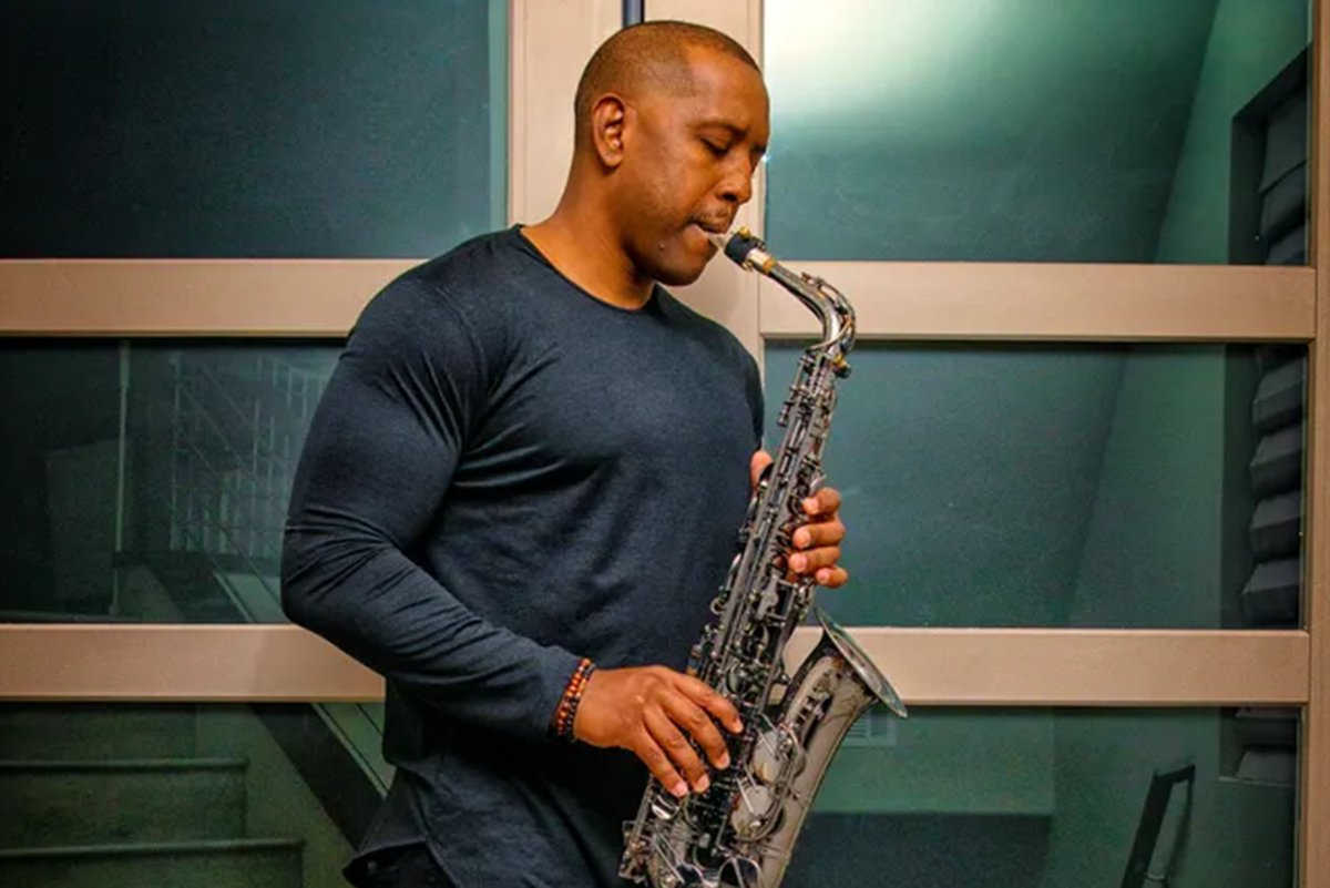 Jarez's tweet photo. Build the catalog. Build the brand. Build the legacy. Turn this one up tonight. #JarezMusic #SaxLife #VegasNights #SmoothJazz #SmoothJazzMusic #Motivation #ArtistMindset Turn this one up tonight. https://t.co/pbmhIXyu97