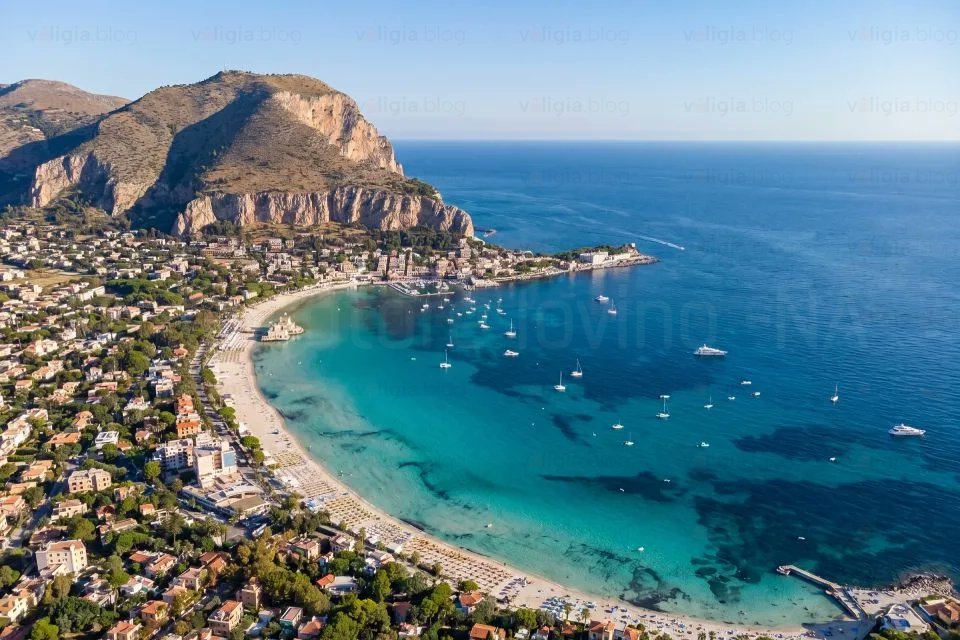 valigiablog's tweet photo. Sai qual è il momento migliore per le vacanze in Sicilia? Scopri 18 spiagge da nord a sud. Leggi ora! #vacanzesicilia #sicilia #lavaligiadelviaggiatore #meraviglieitaliane #travelblog via @valigiablog https://t.co/MvnGOlPQ2p https://t.co/a2lTs6gcLW