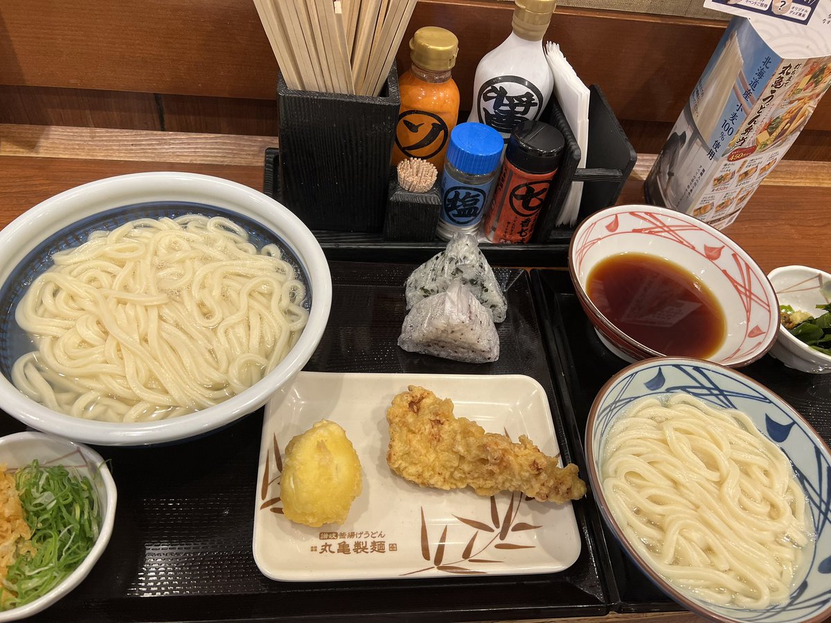 treve_sub's tweet photo. 久しぶりに1日の丸亀来た
この時間だと並ばなくていいから快適！
半額はいいけどひとりで2つ頼んだら1200円も請求された、、笑 https://t.co/CAwviycHbT