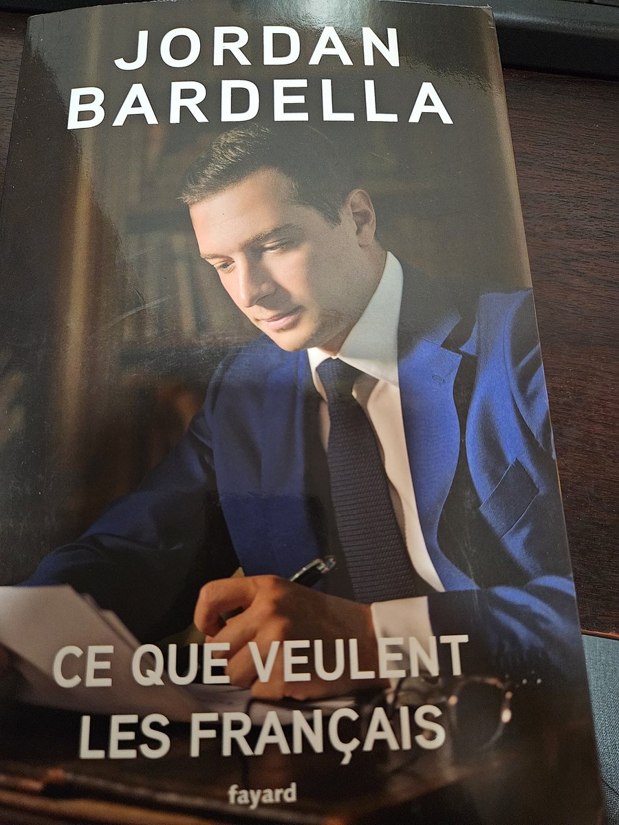 BSekimonyo's tweet photo. Presenté comme l'une des figures politiques les plus populaires de la France actuellement, @J_Bardella incarne l'image de la jeunesse aux potentialités immenses. 

Pour ce mois de juin, allons à la découverte de cet ouvrage qui présente les témoignages de la "France silencieuse". https://t.co/iFaYvl4Ubl