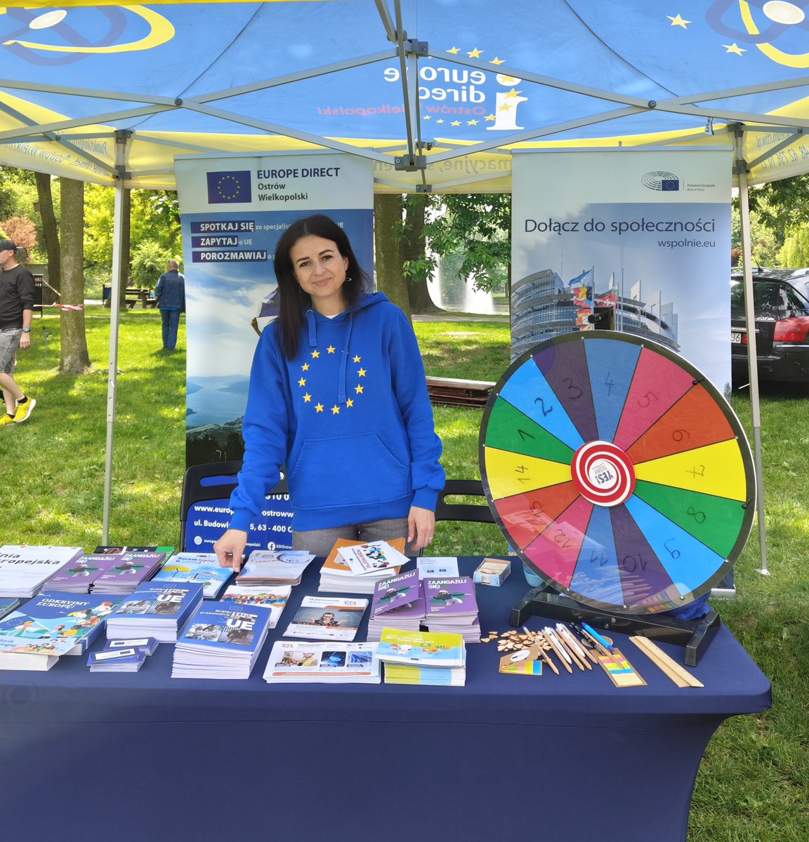 DirectOstrow's tweet photo. 🇪🇺 Dziękujemy wszystkim, którzy odwiedzili nasze stoisko europejskie podczas VI Pikniku Organizacji Pozarządowych w Ostrowie Wielkopolskim!
To było wyjątkowe popołudnie pełne rozmów, spotkań i pozytywnej energii 💙🤍❤️ https://t.co/cBfEndgoNd