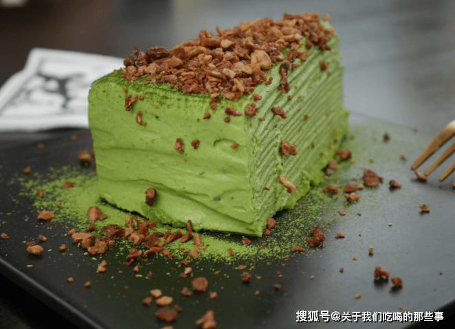 isel4fun's tweet photo. Treat yourself to Japan’s matcha tiramisu—velvety layers of mascarpone, matcha sponge and a hint of red bean, pure cozy exotic bliss! https://t.co/K4dUqKBE3l