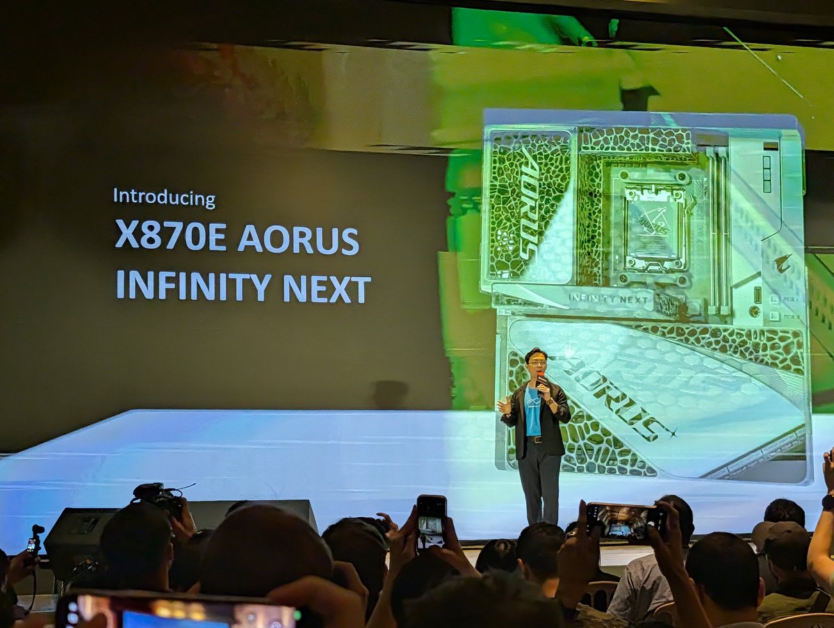 ProfesionalRev's tweet photo. Ojito a la nueva placa base @aorus_es x870e Infinity Next. https://t.co/ilPF4TC1hP