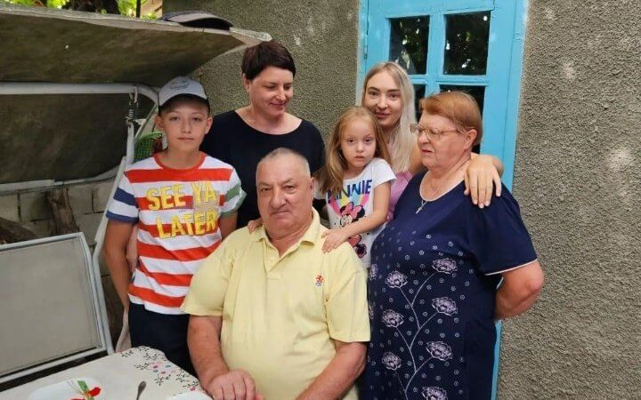 adeverul's tweet photo. Суб плоая петалелор де лилияк…

Пентру фамилия Галупа луна май е уна мулташтептатэ. Ын каса лор се адунэ руделе, копиий ши непоций, се дяпэнэ аминтирь ши се пэстрязэ ку сфинцение традицииле. 
https://t.co/Y2l4DBo3Yd https://t.co/FdjcmP2SAc