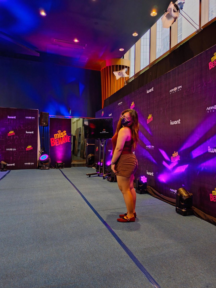 Alxer___'s tweet photo. Ready na ako para sumigaw for you @alexailacad 

MISS BEHAVE PREMIERE NIGHT
#AlexaIsMissBehave
#MissBehaveMediaCon https://t.co/ZVvEVm5dCm