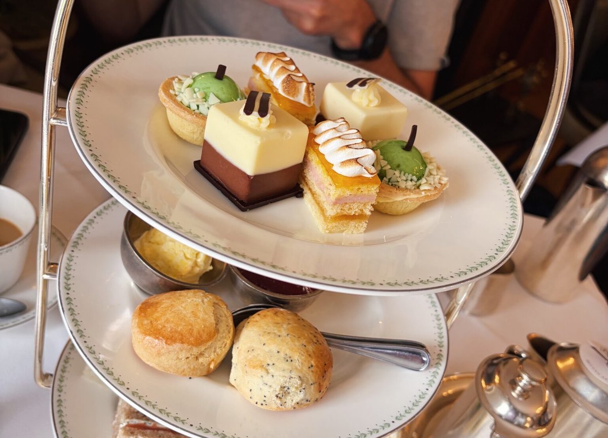 NclSparkles's tweet photo. Review: An exquisite afternoon tea at Bettys in Harrogate 🫖 🍰 

https://t.co/X1szBgdwZs https://t.co/7UEZMlR4G1