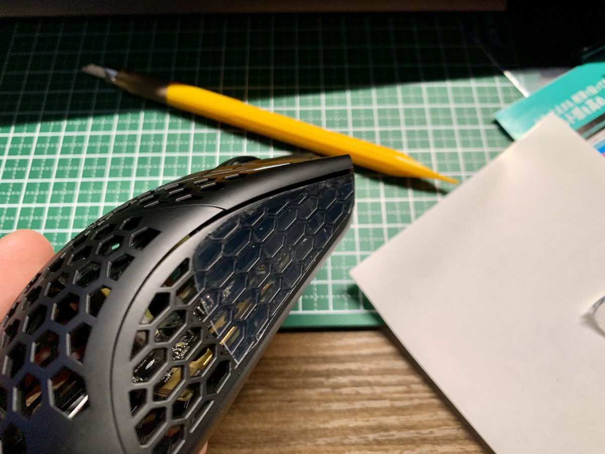 hid_labs's tweet photo. 厚さ0.15ｍｍの超超極薄設計！
色や柄も見える完全透明デザイン！

𝙃𝙄𝘿-𝙇𝙖𝙗𝙨 𝙂𝙝𝙤𝙨𝙩 𝙂𝙧𝙞𝙥 𝙎𝙝𝙚𝙚𝙩

扱いにちょっと癖がありますが、慣れればすごく快適です！
最初は小さめに切ってピンポイントで貼っていくのがオススメです👍 https://t.co/A4Sj792E47