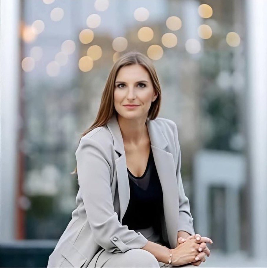 BogdanKucharsk7's tweet photo. Skoro uruchomiła się ta cała łajdacka trollownia rusko-pisowska...to znaczy się że boli jak chooj. Pani Minister, ani pół kroku w tył, niech wyją aż im te pisowskie 🐷 ryje odpadną!!!
Szacuneczek, jest Pani kolejną żelazną Damą na którą liczy cała Demokratyczna Polska. 💪❤️❤️🇵🇱🇪🇺 https://t.co/NCr5xfUhtd