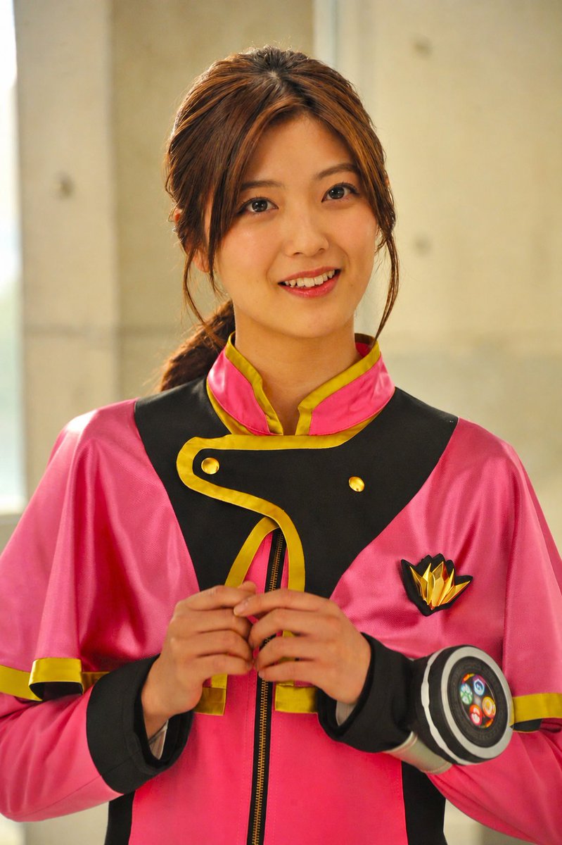 rogerph2015's tweet photo. @p_miokudo @yume__shinjo 魔進戦隊キラメイジャーのヒロインたち、キラメイグリーン 速見瀬奈ちゃんとキラメイピンク 大治小夜ちゃんが本来あるべきではない髪型になっているのはあまりにも奇妙だよ、工藤美桜ちゃんと新條由芽ちゃん!! なんてひどい整髪なんだ!! 笑 🩷💚 https://t.co/JnlZh5Jzjv