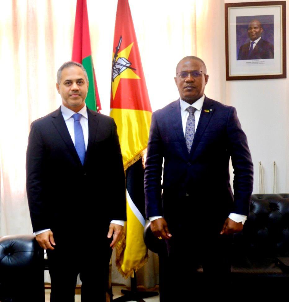 UAEinMaputo's tweet photo. S.Excia Mansour AlJwaied, Embaixador dos EAU em Moçambique, reuniu-se com o Sr Domingos Viola, Governador de Tete, e discutiram oportunidades de investimento na provincia.
#UAE
@mofauae https://t.co/9YXb0oaAF5