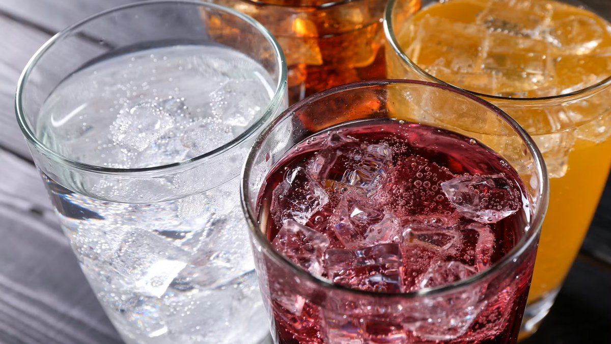 UNESDA's tweet photo. 📣 The Swedish🇸🇪 soft drinks sector has made an announcement, and it is a big one!

👏 Member companies of the Swedish Brewers Association (member of UNESDA) have jointly committed to reducing the amount of sugar in carbonated soft drinks by 40% by 2030, against a 2019 baseline.

👏 This marks another important step in the sector’s longstanding efforts to support balanced diets in Sweden, building on a 28% sugar reduction already achieved since 2019.

🎯 The 40% target will be achieved through recipe reformulation for sugar reduction, more low- or no-sugar beverages, increased availability of smaller pack sizes, responsible marketing, and industry-wide monitoring of progress towards achieving the target.

🗨️ 'We want to take greater responsibility for public health and inspire more food producers to contribute to reduced sugar intake. Beverage producers in Sweden have been working together on sugar reduction since 2019 and have taken a leading role in sugar reduction internationally,' says Anna-Karin Fondberg, CEO of the Swedish Brewers Association.

🔎 Read more in the press release from the Swedish Brewers Association (in Swedish) 👇
https://t.co/FSxUZq513F
