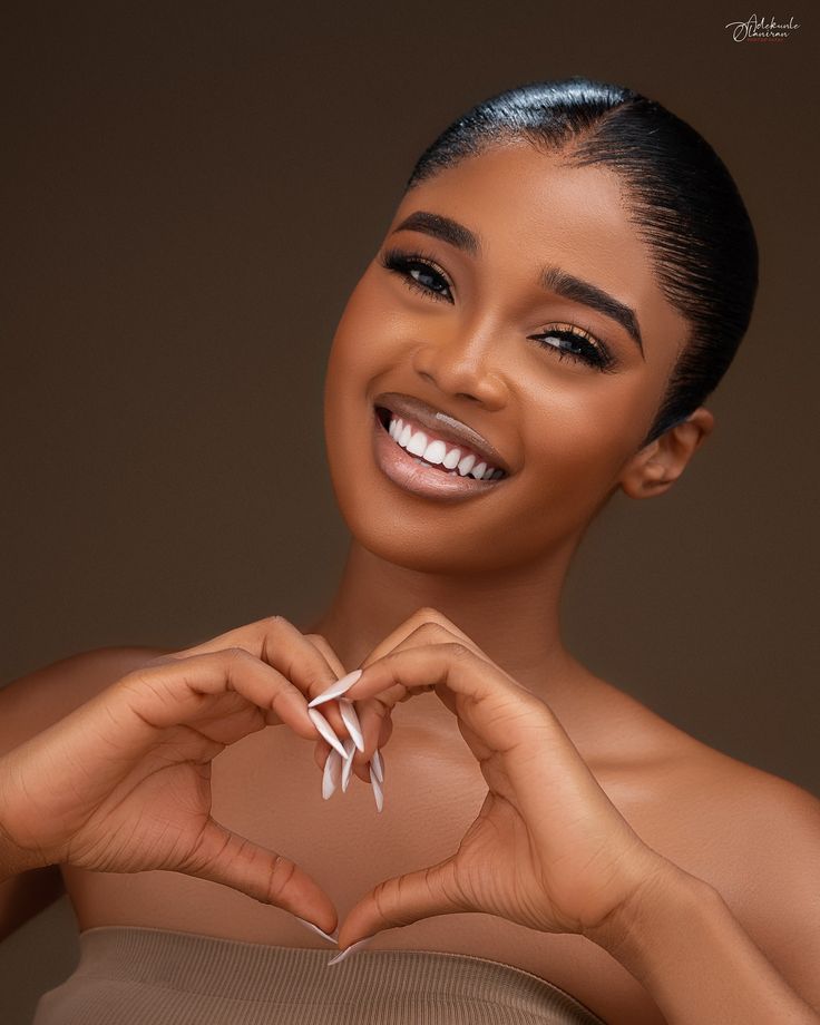 SkinCoachByP's tweet photo. The skincare industry needs you confused.

A confused woman is a spending woman.

An educated woman knows what her skin needs and buys intentionally.

Education is not a step in your skincare routine.

It is the foundation every other step is built on. https://t.co/lF1mW8WeCT