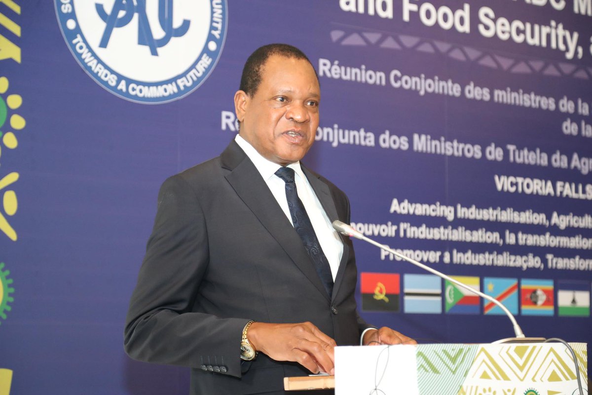 ZWClimateBrief's tweet photo. Minister of Agriculture Anxious Masuka has called on countries in the SADC region to urgently transition to climate-resilient farming models ahead of a predicted super El Niño in the 2026/27 season. Read more on: https://t.co/g9aGB2LMKA
#climatechange #Zimbabwe #SADC #agriculture https://t.co/sWFLtHL1yc