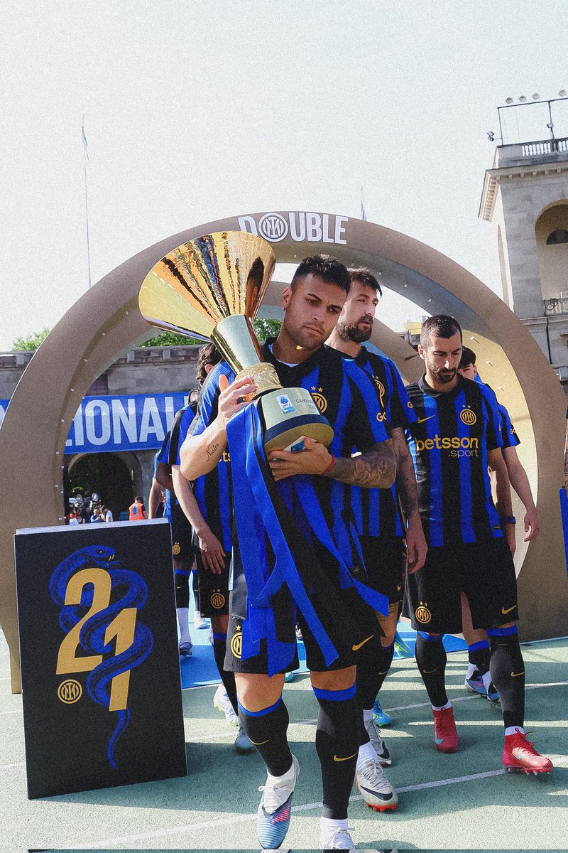 interfc's tweet photo. لاوتارو بطل الثنائية 🟦⬛️🏆🏆 https://t.co/JwWsPObgcL