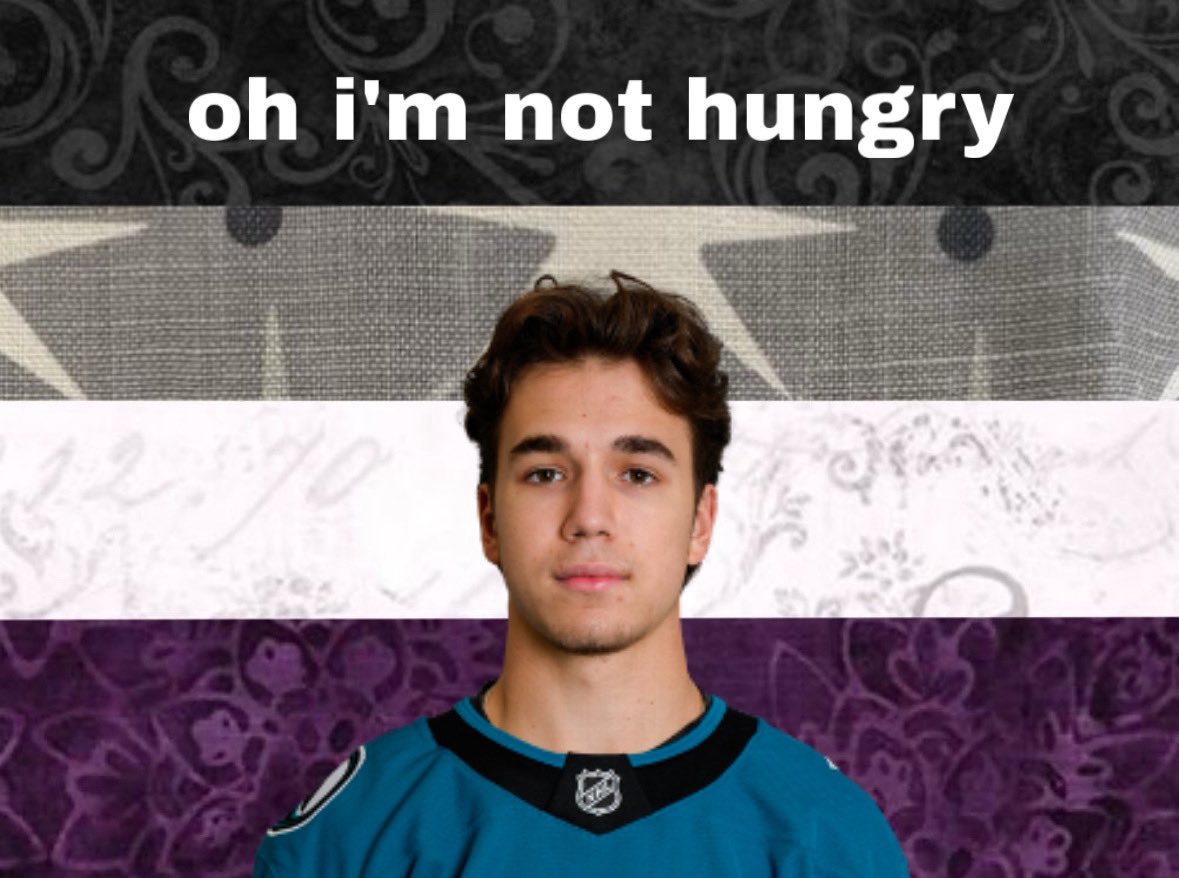sloane 🏒 tweet media