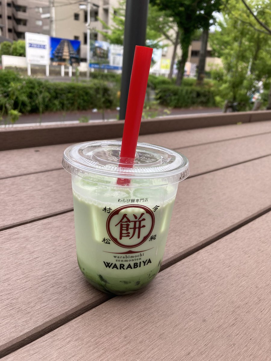 tenko_yp's tweet photo. やばい、出来心で買ってしまったけど一口でギブかもしれない甘さ…。
自転車で持ち帰れないから飲むしかない https://t.co/W62s6cB7fa