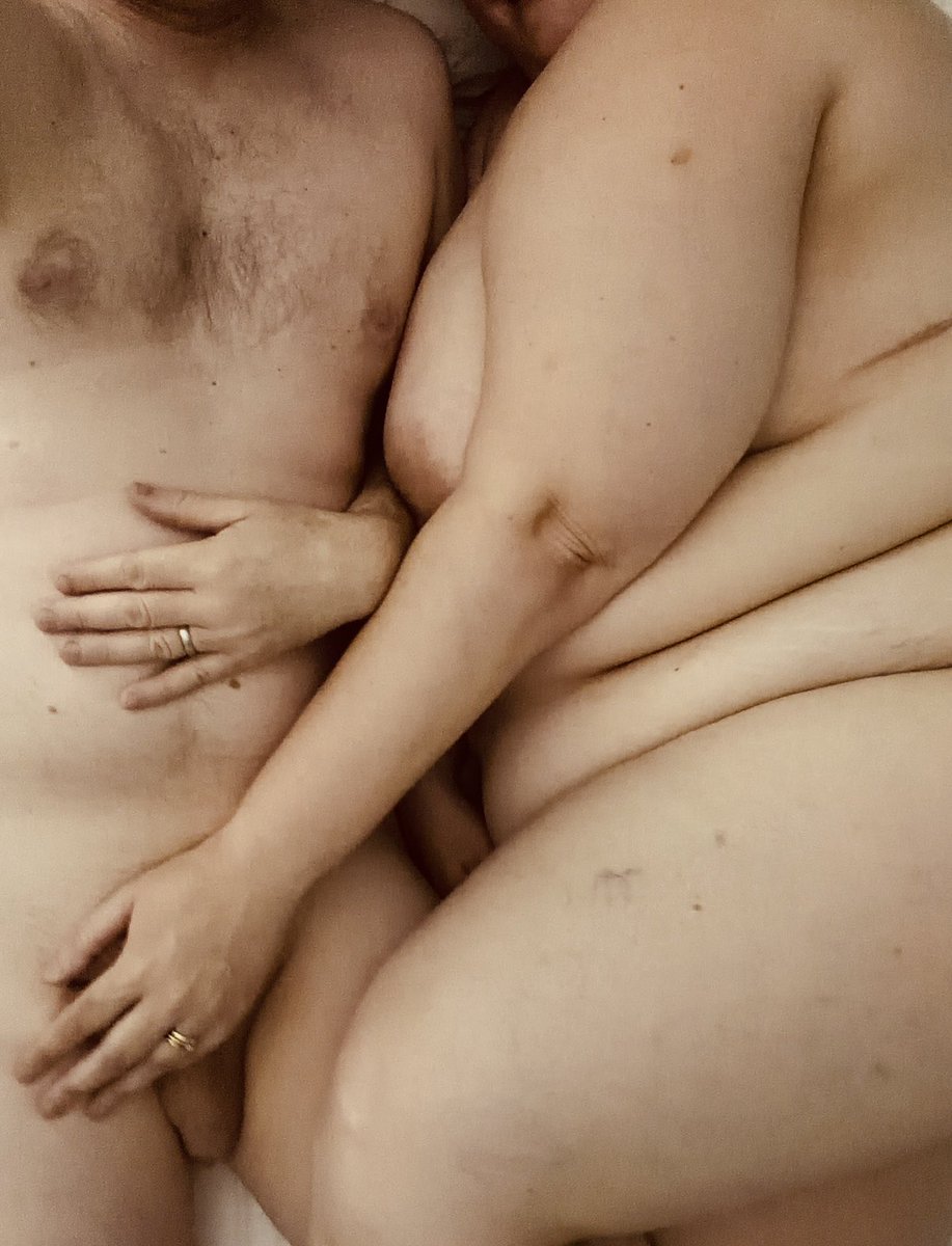MrsCurvy_'s tweet photo. With wonderful thoughts of last weekend. @Naked_Simply #notmyhusband https://t.co/Hszwwe85JE