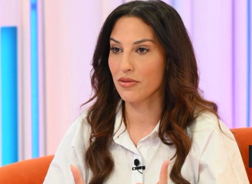 bbss_comentario's tweet photo. Acho inacreditável que só porque é a Catarina Miranda o público defende quem traiu e não quem foi traída! 

Quando foi a Jessica Vieira, por exemplo, acreditaram, sem provas, sem ninguém a dizer que era verdade.

Mas agora que é a Miranda, ninguém acredita.. #sstvi https://t.co/CRMkOzrTbS